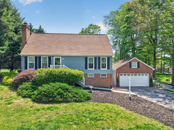 1002 Oxford Point Rd, Lynchburg, VA 24502