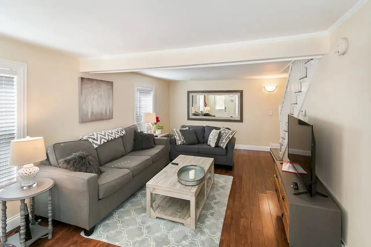 2 bed, 1200 sqft, $3,000 — Photo 1