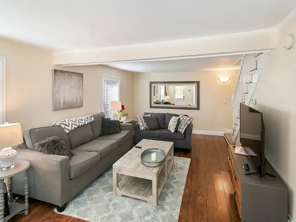 110 E Sunnyside Ave