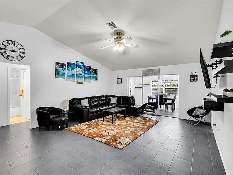 2648 Nassau St — Photo 4