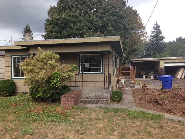 The frontside of the beautiful house
