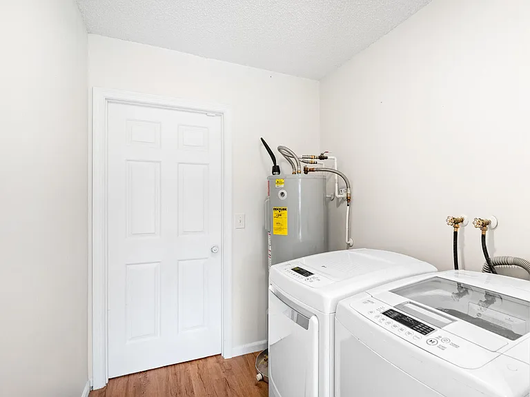 1019 Larch Way — Photo 13