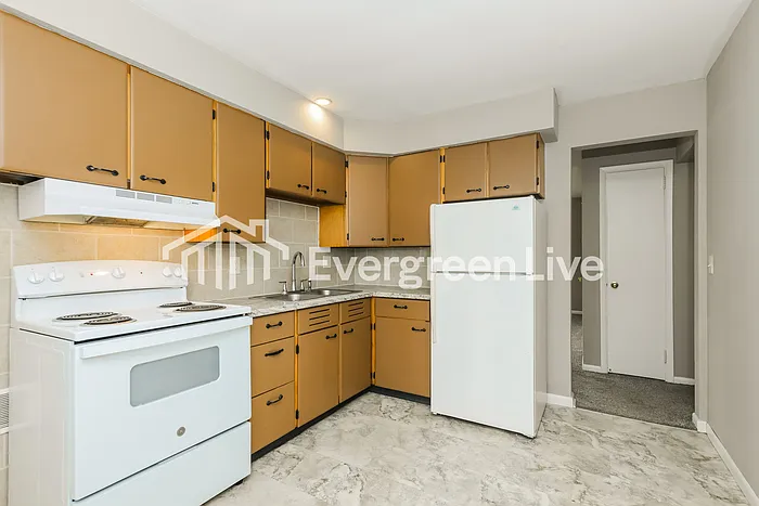 3817 E 5th St — Photo 7