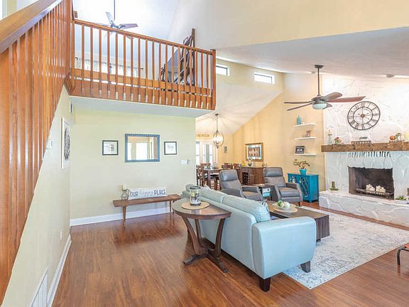 3rd image of 265 Dominica Cir W