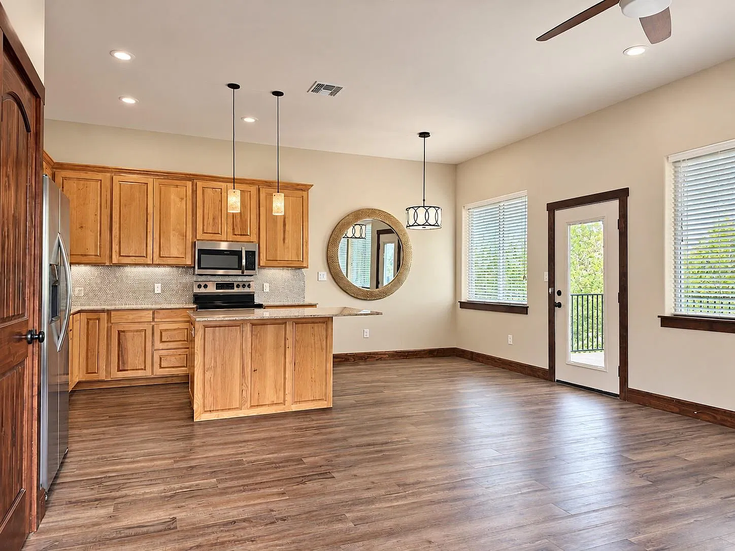 1 bed, 1.5 bath, 1056 sqft, $1,800 — Photo 2