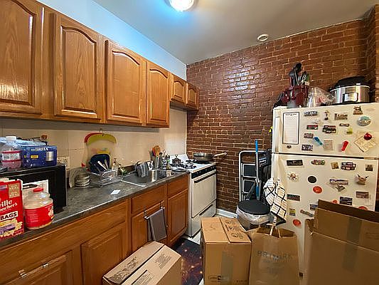 3rd image of 368 W 127th St #9