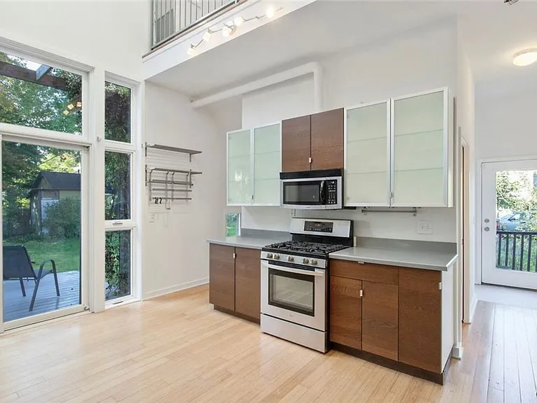 621 Otisco St — Photo 11