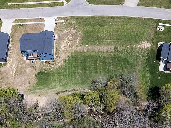 3rd image of 1721 Scarletts Way