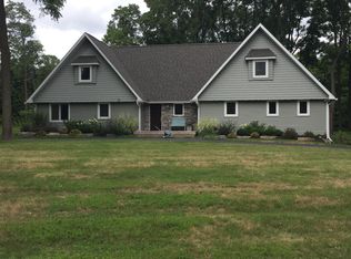 3237 Briar Hill Rd, Hartland, MI 48353