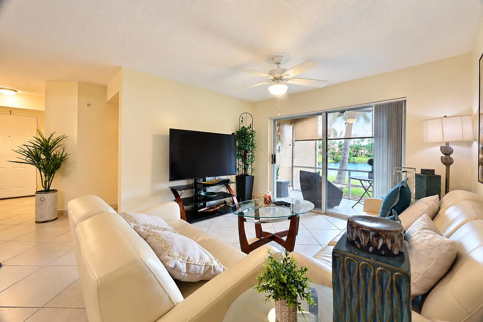 3 bed, 2.0 bath, 1256 sqft, $2,500 — Photo 1