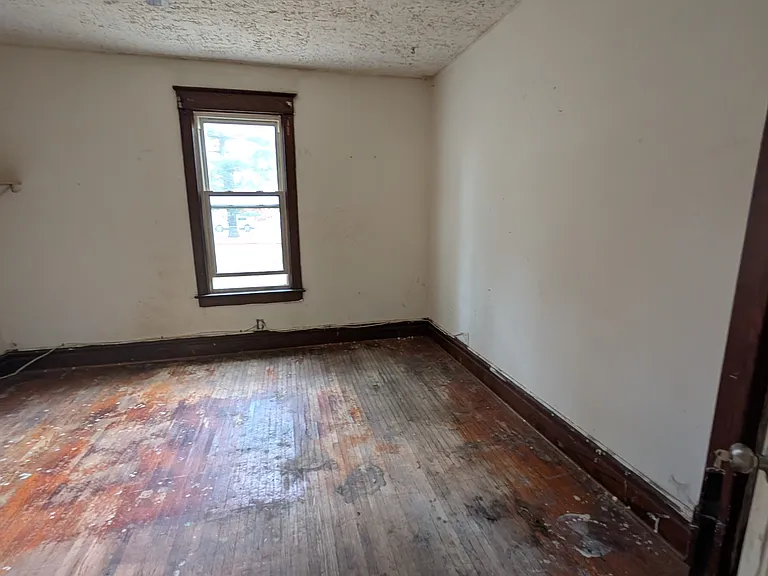 1104 W Smith St — Photo 4