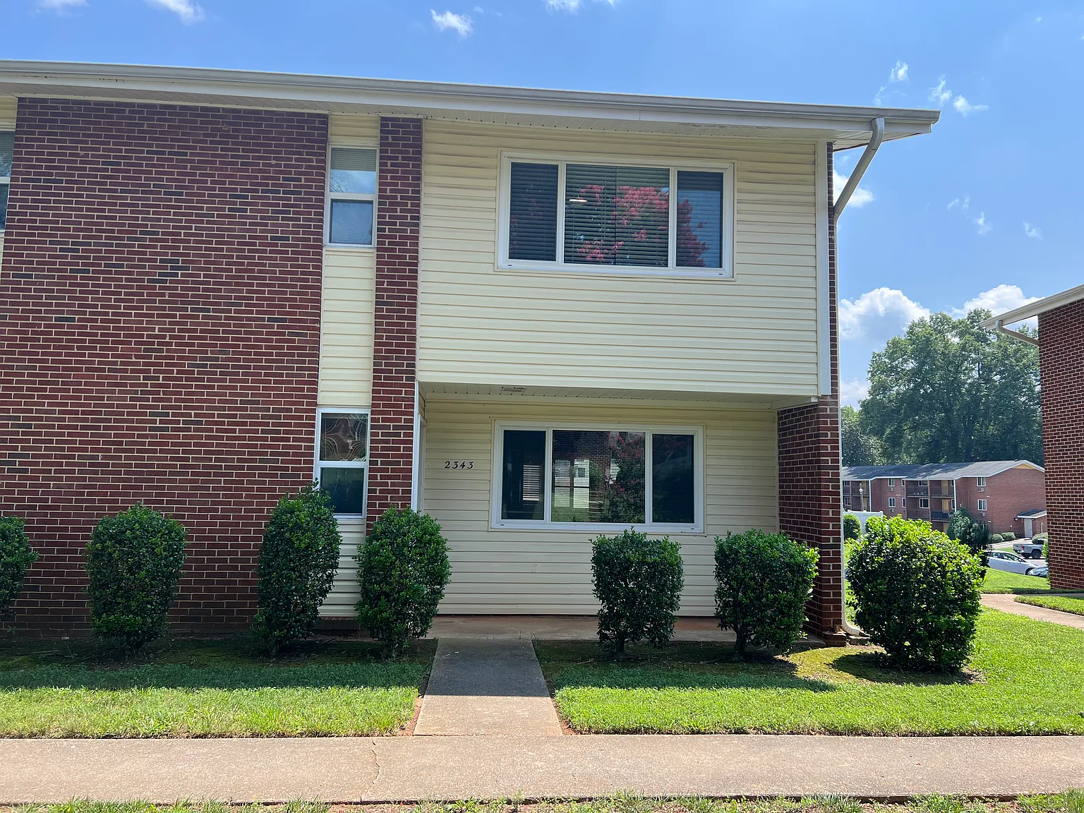 3 bed, 2.5 bath, 1418 sqft, $1,695 — Photo 2