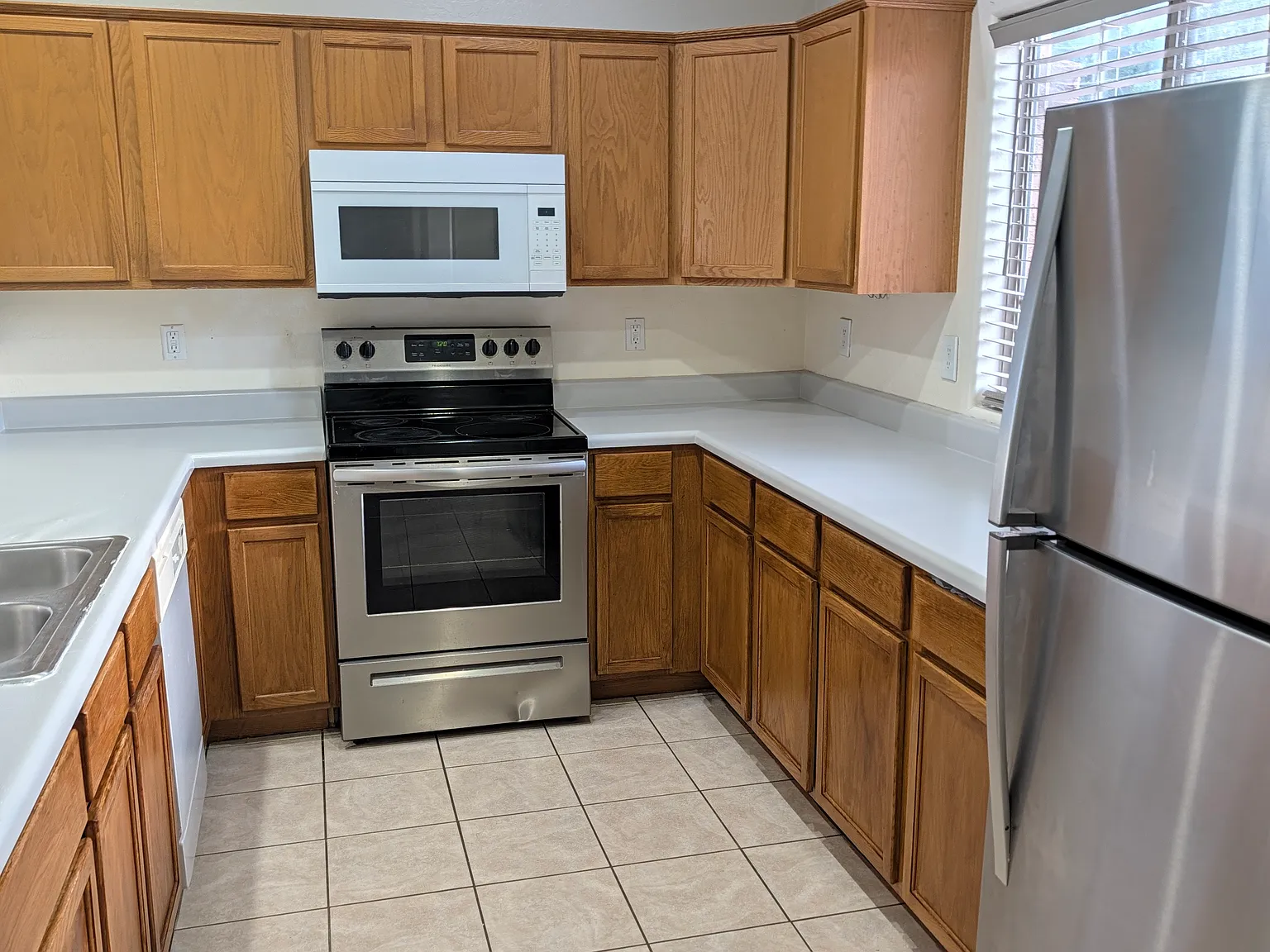 3 bed, 1350 sqft, $2,300 — Photo 4