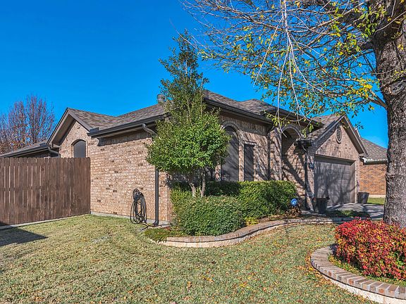 4th image of 401 Vista Way Dr