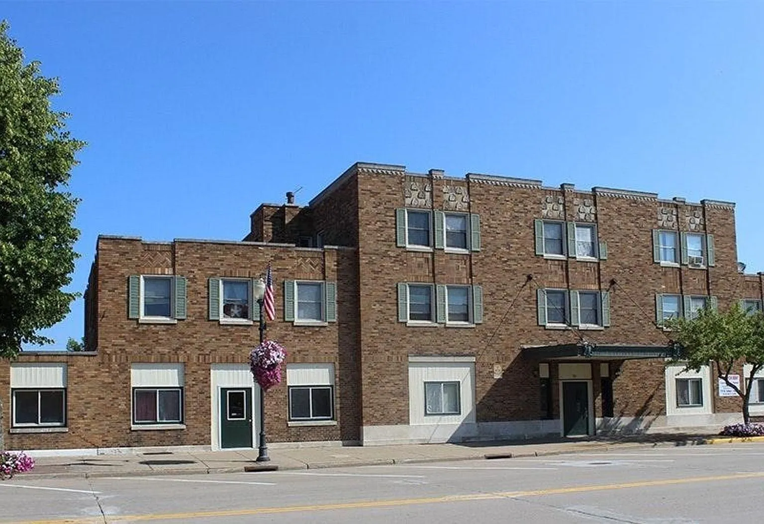310 W Wisconsin Ave — Photo 1