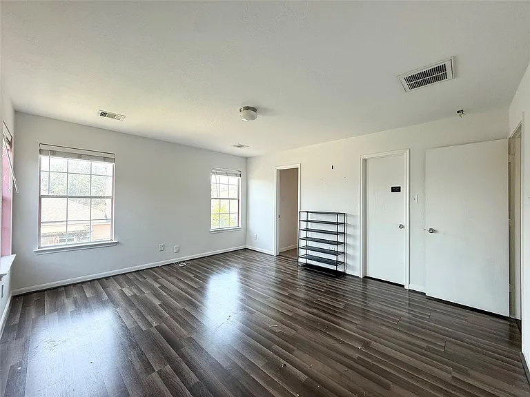 910 Staffordale Manor Ln — Photo 7