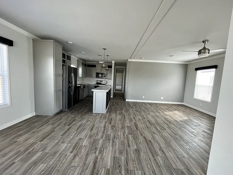 2941 Chamber Pkwy — Photo 2