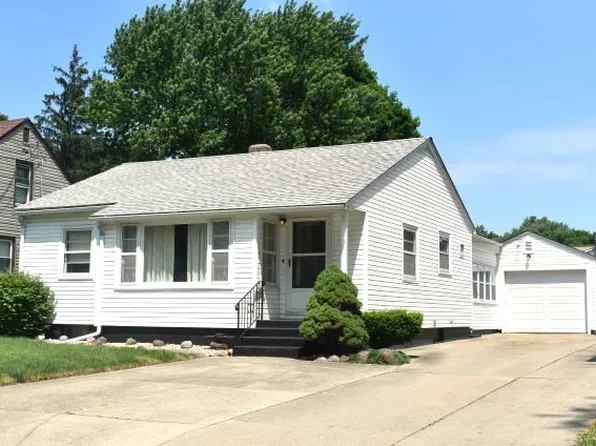 719 E Chamberlin St, Dixon, IL 61021