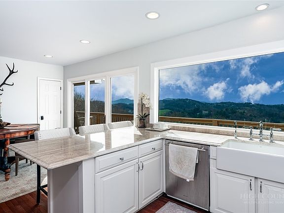 5th image of 1252 Grandview Drive Extension