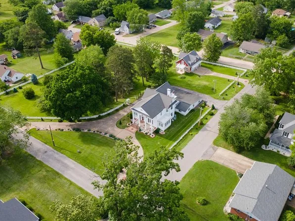 1022 Woodland Dr, Jackson, MO 63755