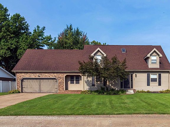 3rd image of 641 Woodbriar Ct