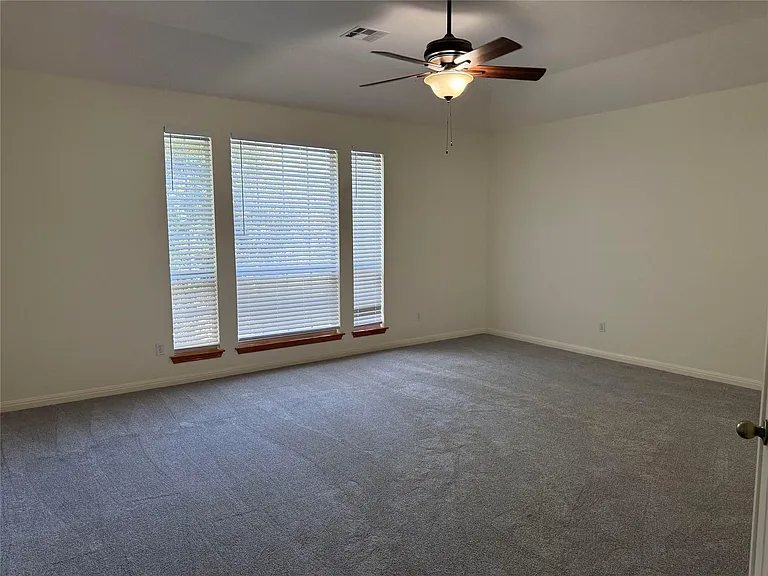 1511 Homewood Cir — Photo 9