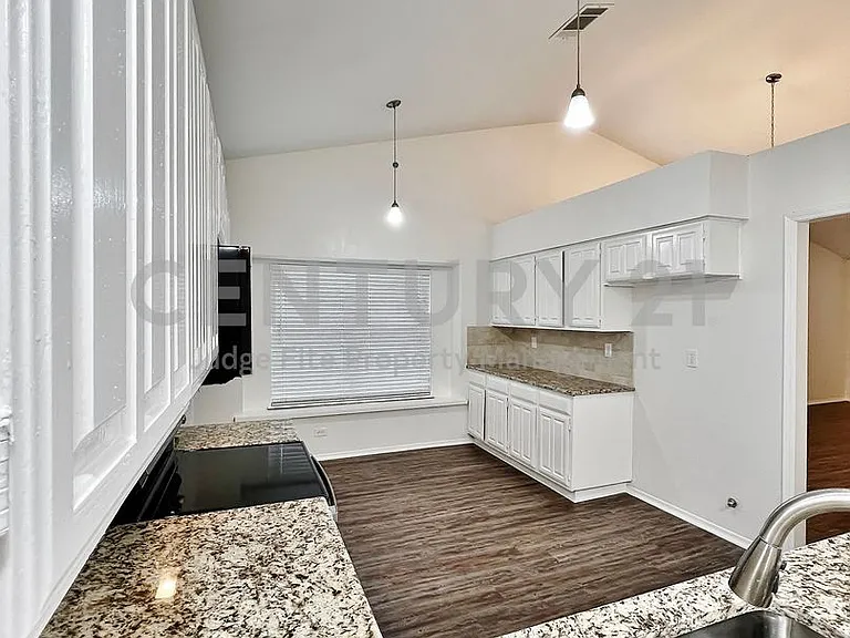 1028 Whitewater Trl — Photo 8