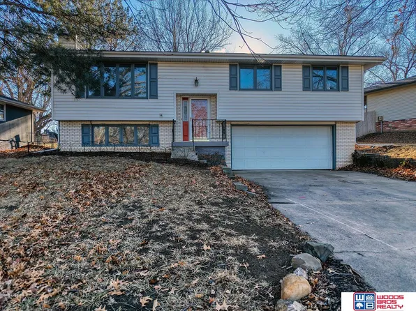 5607 Dogwood Dr, Lincoln, NE 68516