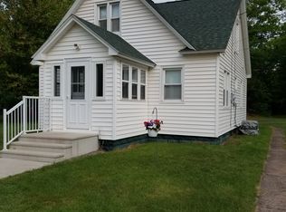 31 Midway Dr, Negaunee, MI 49866