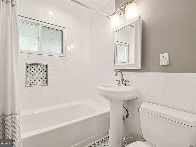 6417 Berkshire Dr — Photo 14