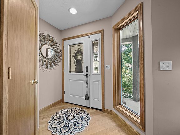 5th image of 4490 Marykris Ln