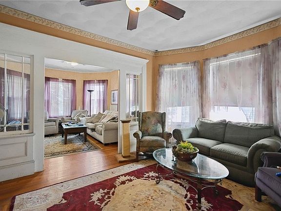 3rd image of 574 Smith St