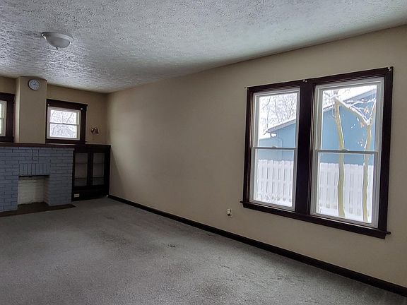 3rd image of 1101 E Archwood Ave