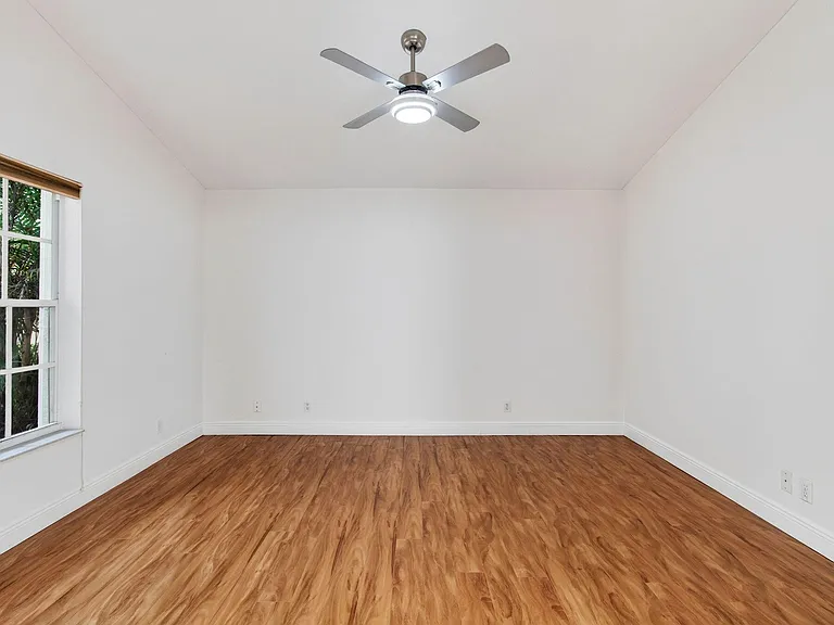 5225 Brookview Dr — Photo 11