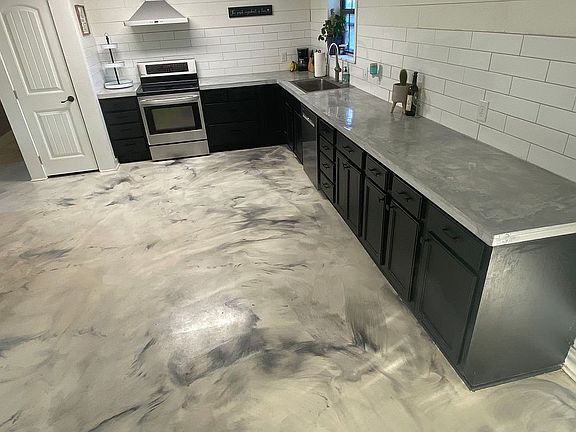 Open kitchen, all electric