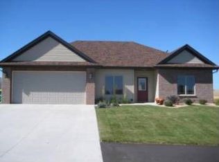821 8th Ave NE, Lonsdale, MN 55046