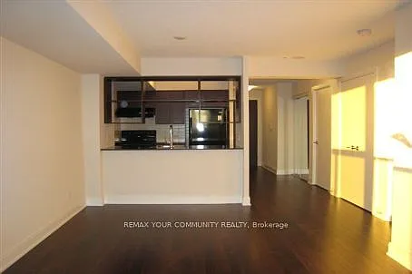 135 Village Green Sq #1921 — Photo 2
