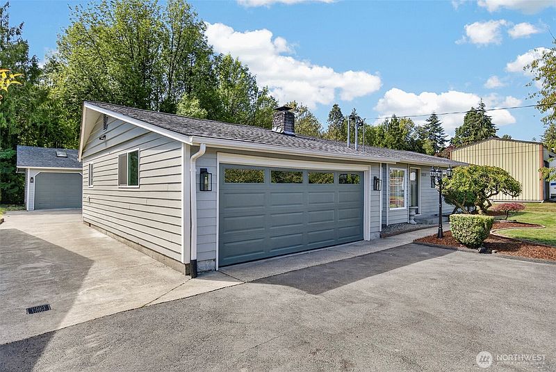 3rd image of 2839 Parkview Drive