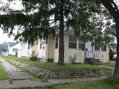 2nd image of 1222 Clancy Ave