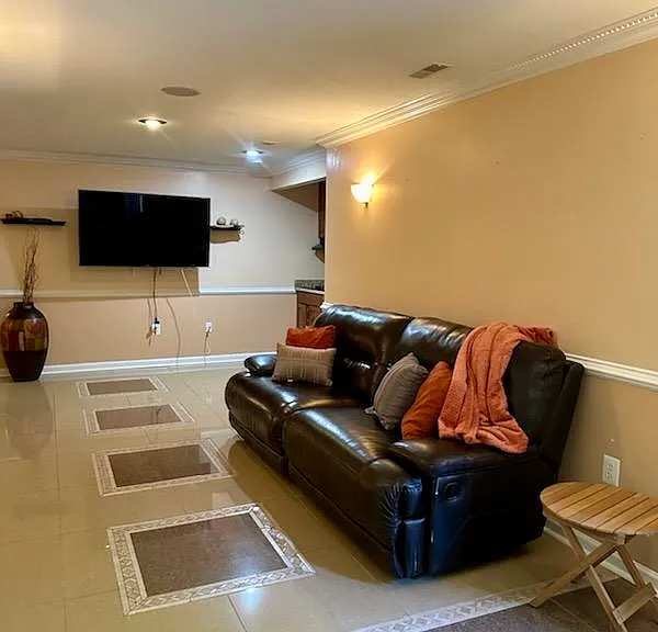 6909 Crossfield Ct — Photo 2