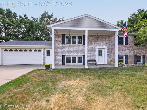 5458 Gina Dr, Swartz Creek, MI 48473