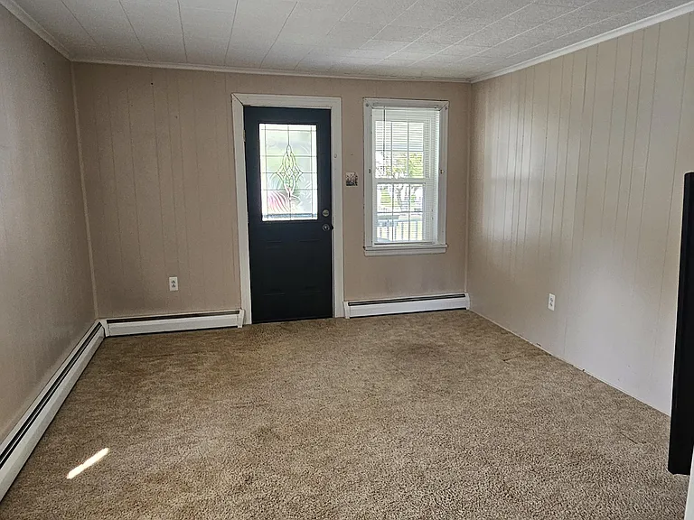 411 S Market St — Photo 4