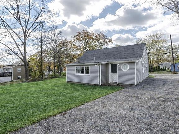 4th image of 30 Bear Hill Rd