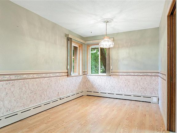 5th image of 2612 Sunnyview Ln