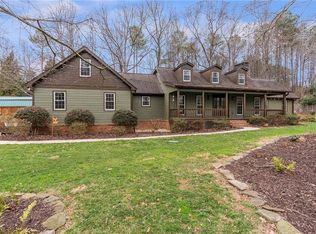 460 Oakleaf Trl, Suwanee, GA 30024