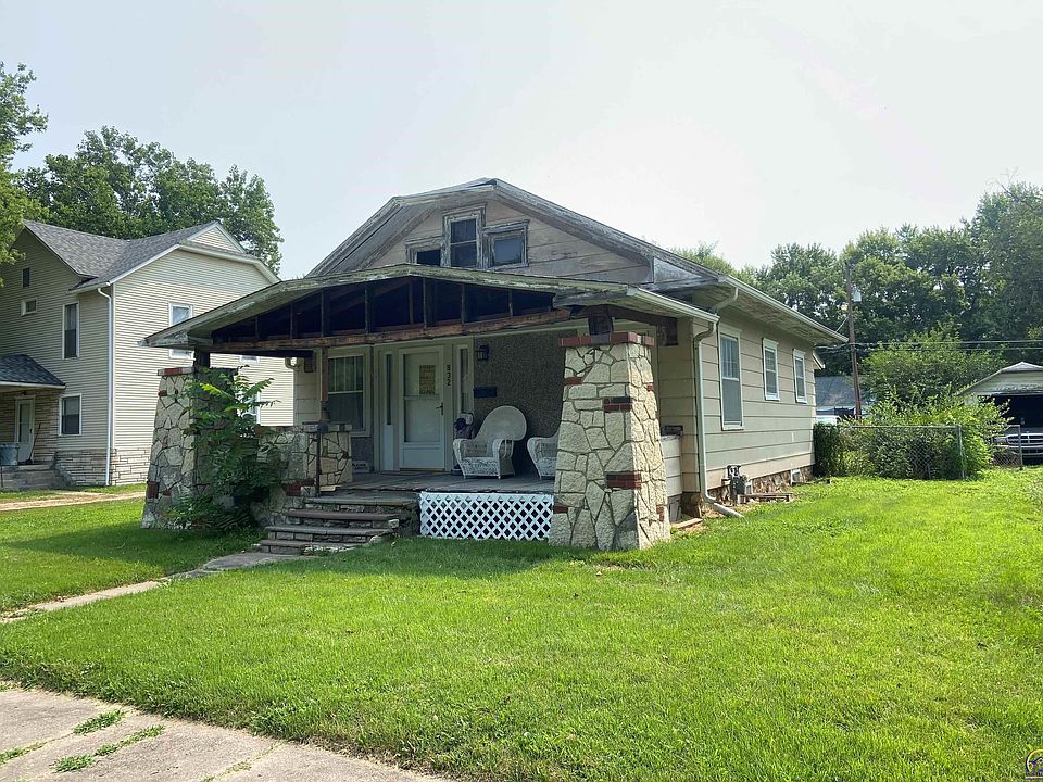 2nd image of 832 NE Michigan Ave