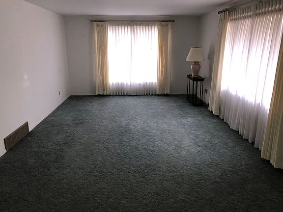 3rd   Bedroom/ Livingroom