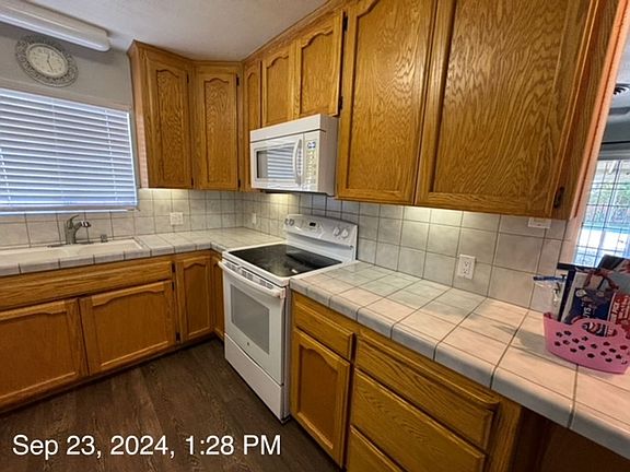 5th image of 1388 Buttercup Ln