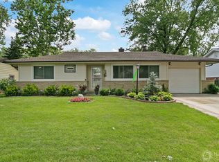 539 Shadywood Ln, Elk Grove Village, IL 60007