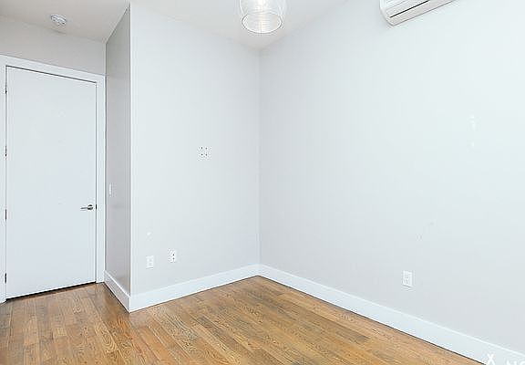 5th image of 1491 Gates Ave APT 1R